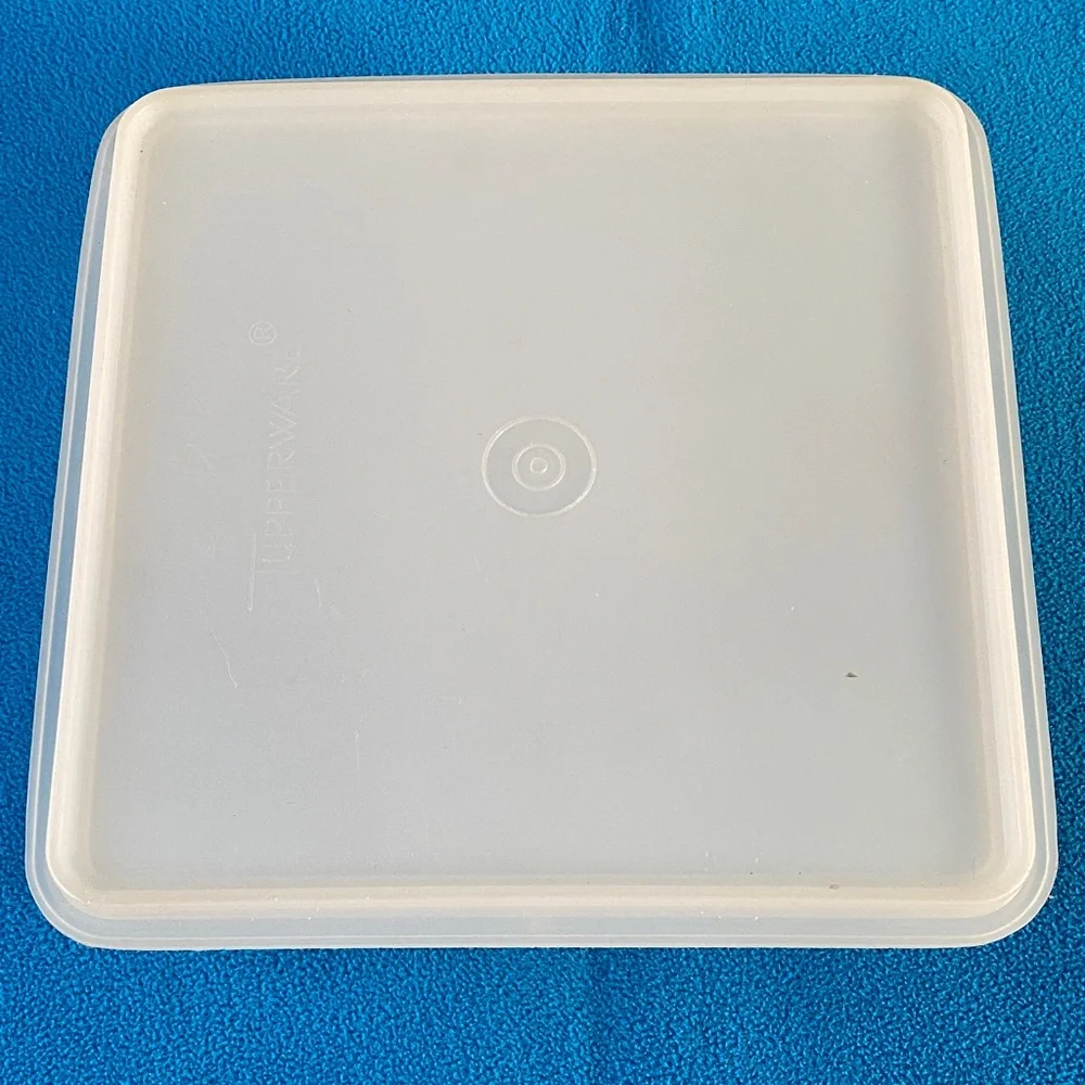 Tupperware Square Keeper - Snack Store Vintage